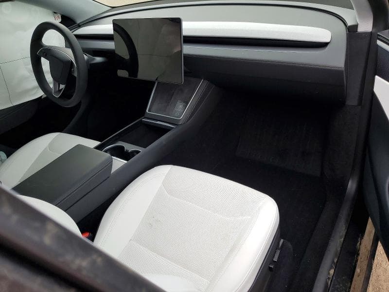 2026 TESLA MODEL Y 8