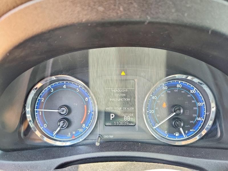 2018 TOYOTA COROLLA LE 9