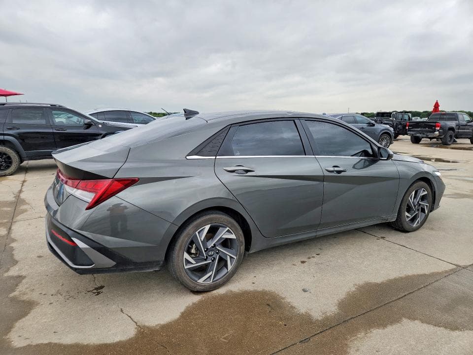 2024 HYUNDAI ELANTRA SEL SEL 3