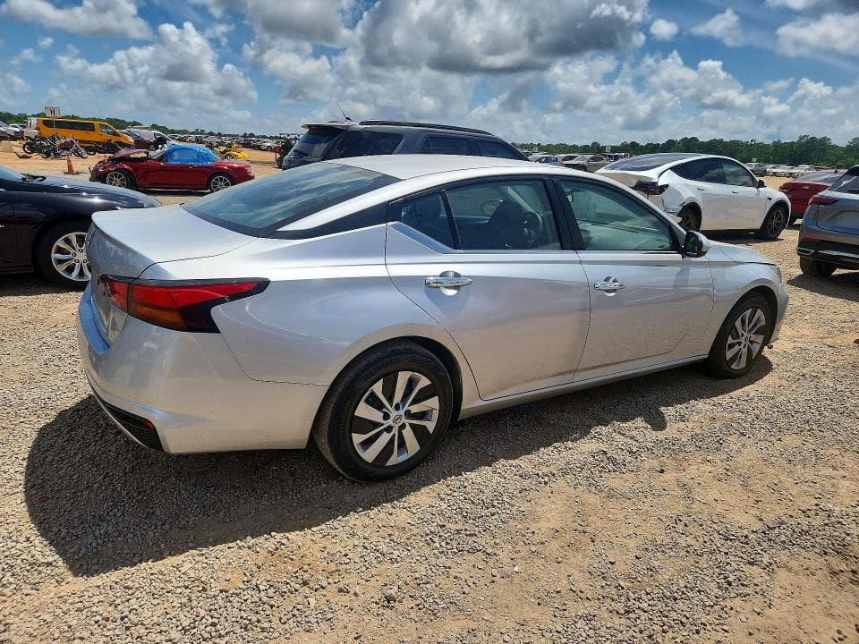 2023 NISSAN ALTIMA S 3