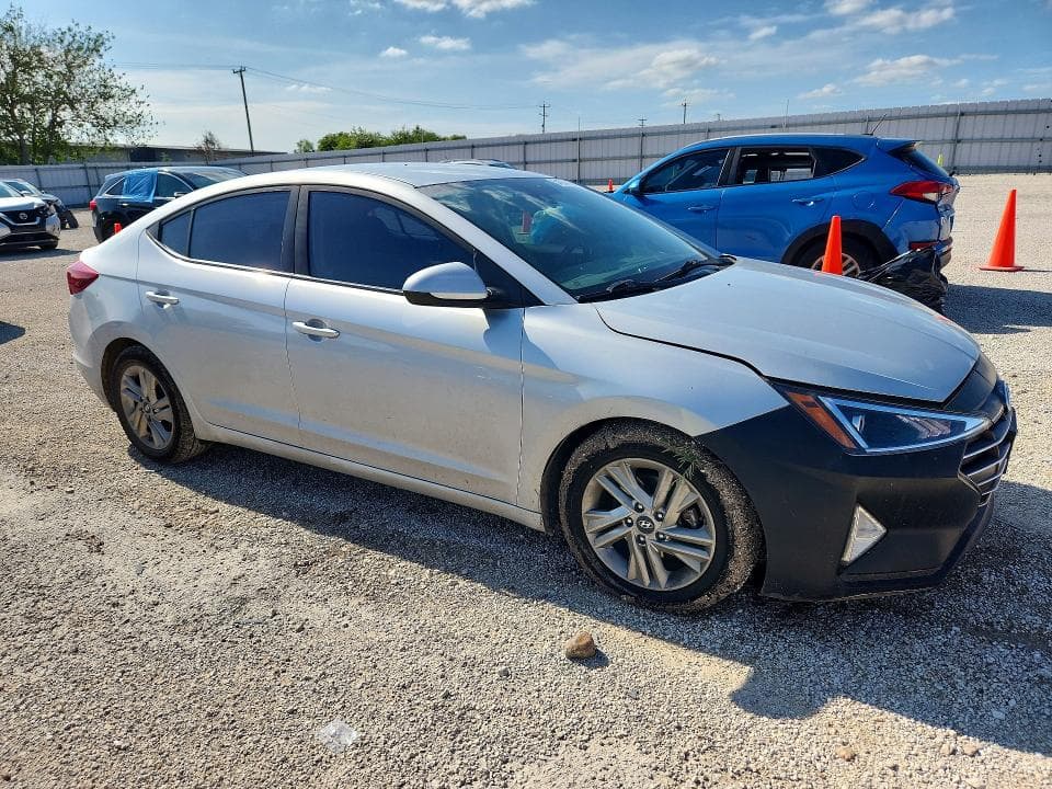 2019 HYUNDAI ELANTRA SEL 4