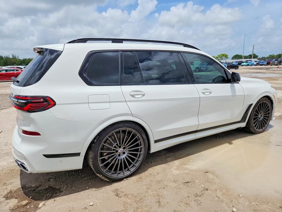 2026 BMW X7 ALPINA XB7 3