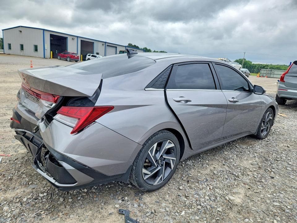 2024 HYUNDAI ELANTRA SEL 3