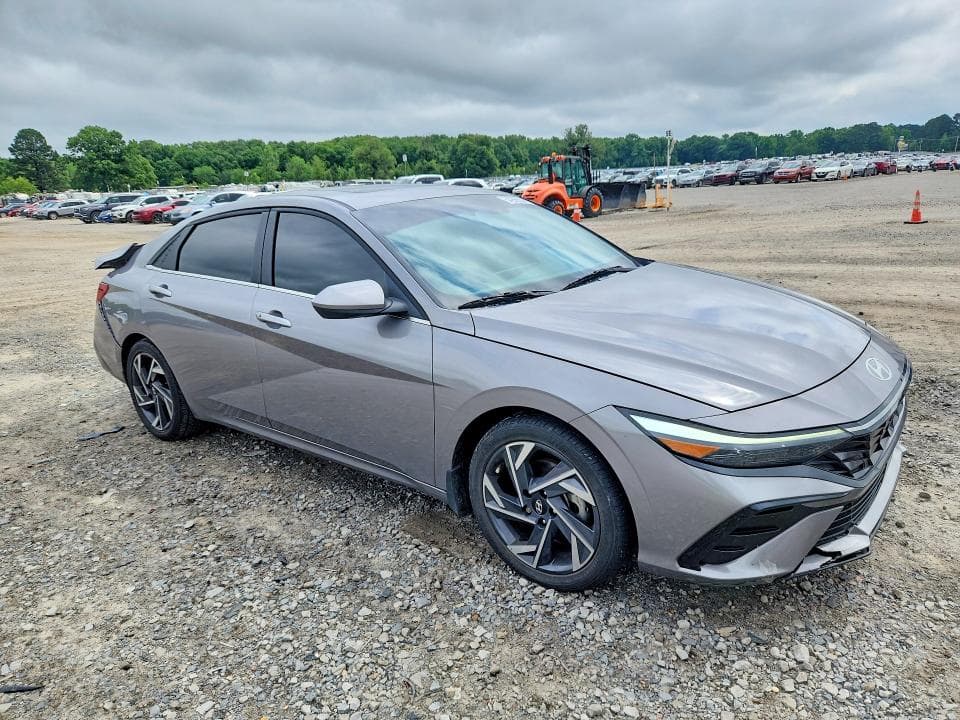 2024 HYUNDAI ELANTRA SEL 4