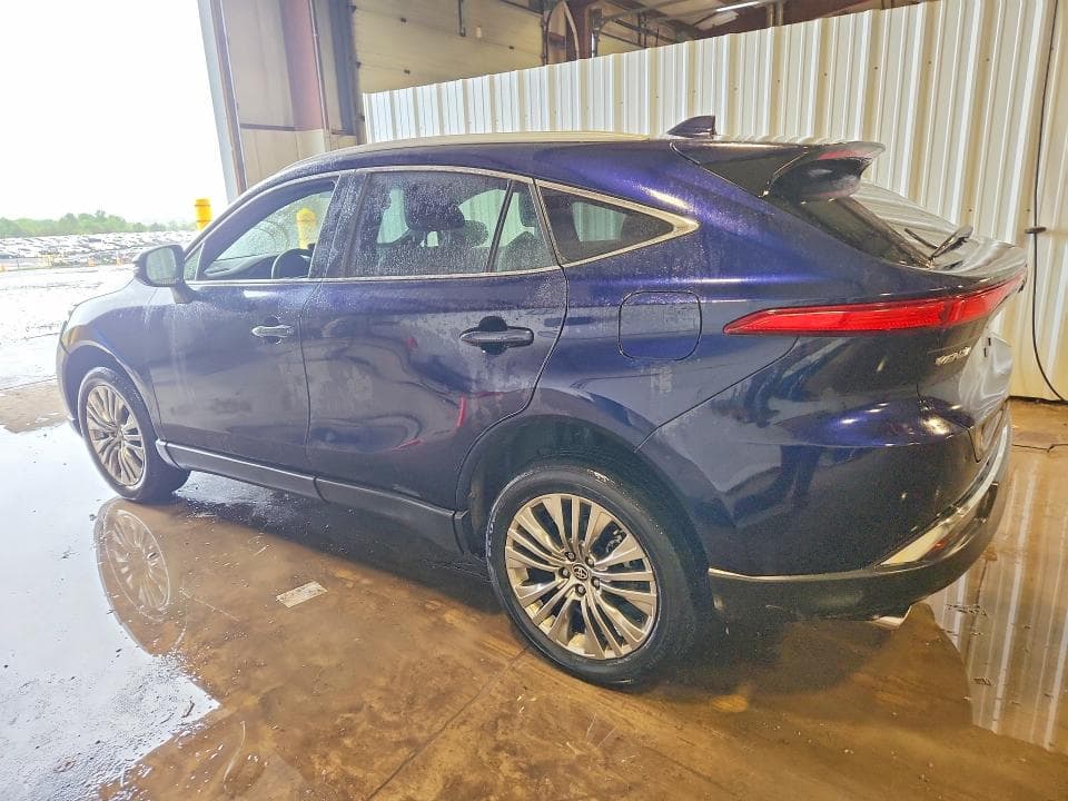 2022 TOYOTA VENZA XLE 2