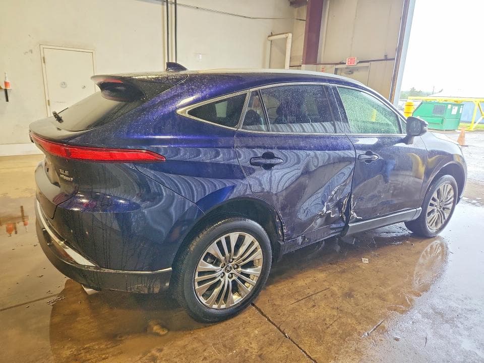 2022 TOYOTA VENZA XLE 3