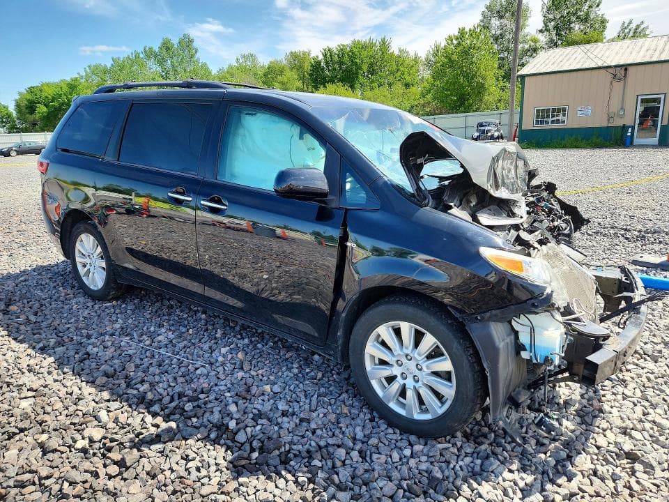 2017 TOYOTA SIENNA XLE 7-PASSENGER XLE 7-PASSENGER 4