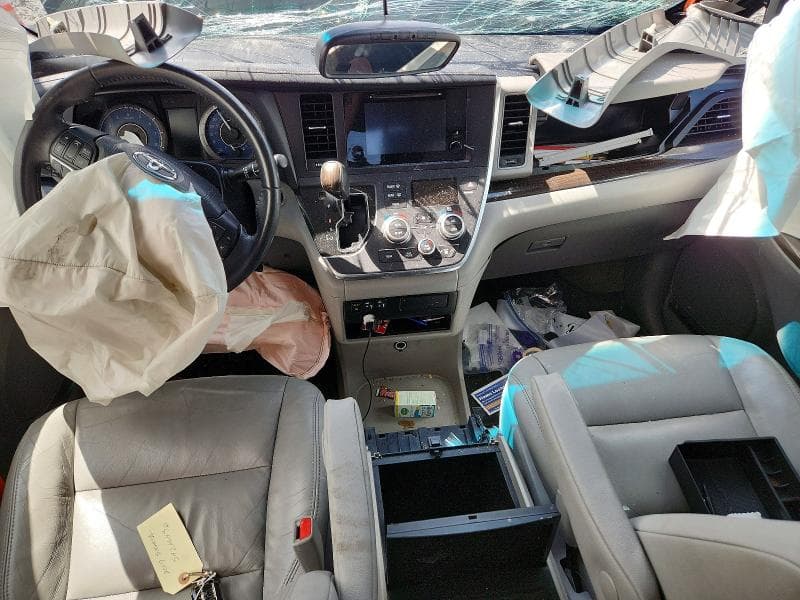 2017 TOYOTA SIENNA XLE 7-PASSENGER XLE 7-PASSENGER 8
