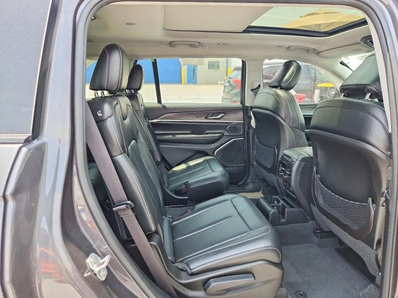 2023 JEEP GRAND CHEROKEE L LIMITED 11