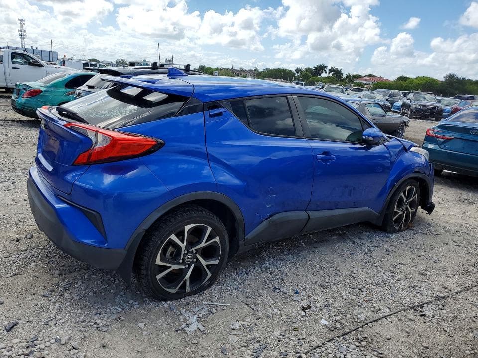 2018 TOYOTA C-HR XLE 3
