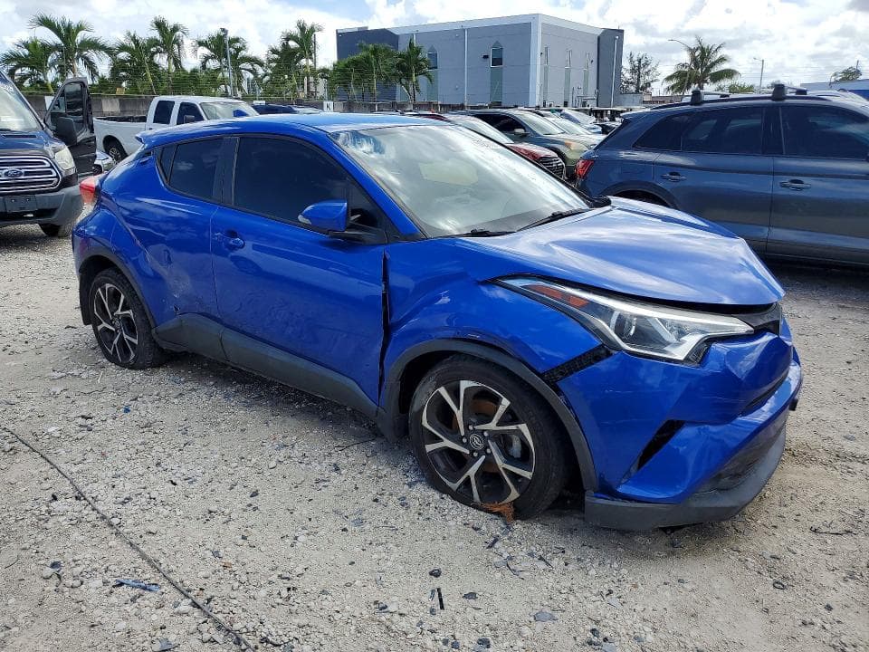 2018 TOYOTA C-HR XLE 4