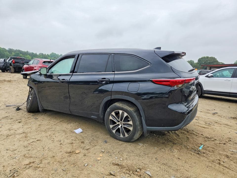 2022 TOYOTA HIGHLANDER XLE 2