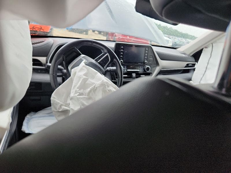 2022 TOYOTA HIGHLANDER XLE 8