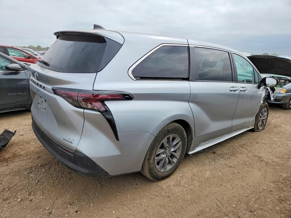 2024 TOYOTA SIENNA LE LE 3