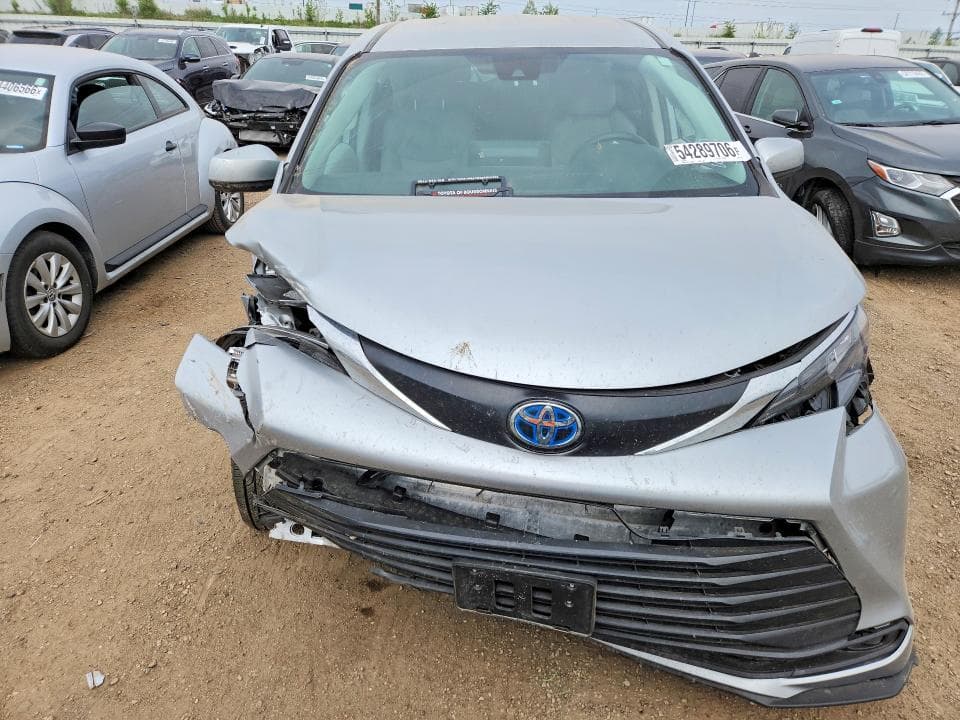 2024 TOYOTA SIENNA LE LE 5