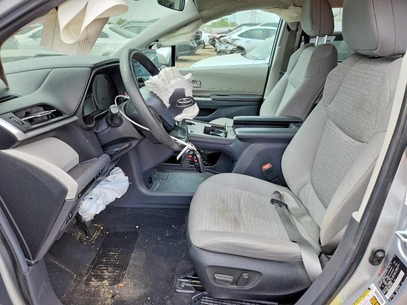 2024 TOYOTA SIENNA LE LE 7
