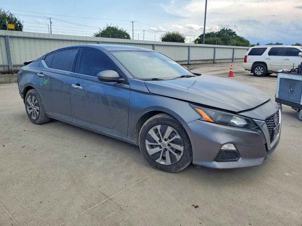 2022 NISSAN ALTIMA 4