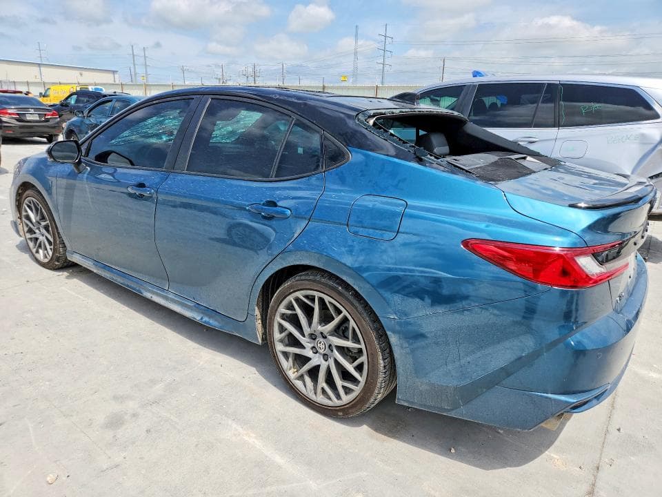 2025 TOYOTA CAMRY XSE 2