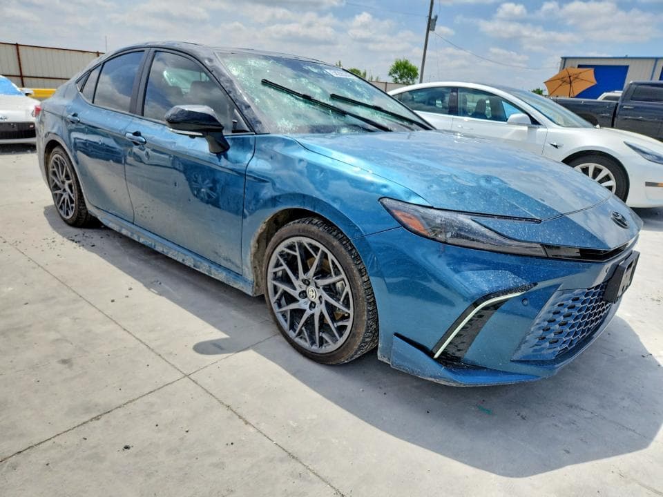 2025 TOYOTA CAMRY XSE 4
