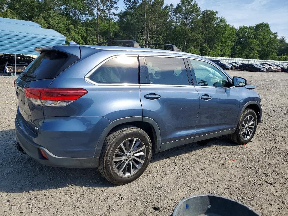 2019 TOYOTA HIGHLANDER XLE 3