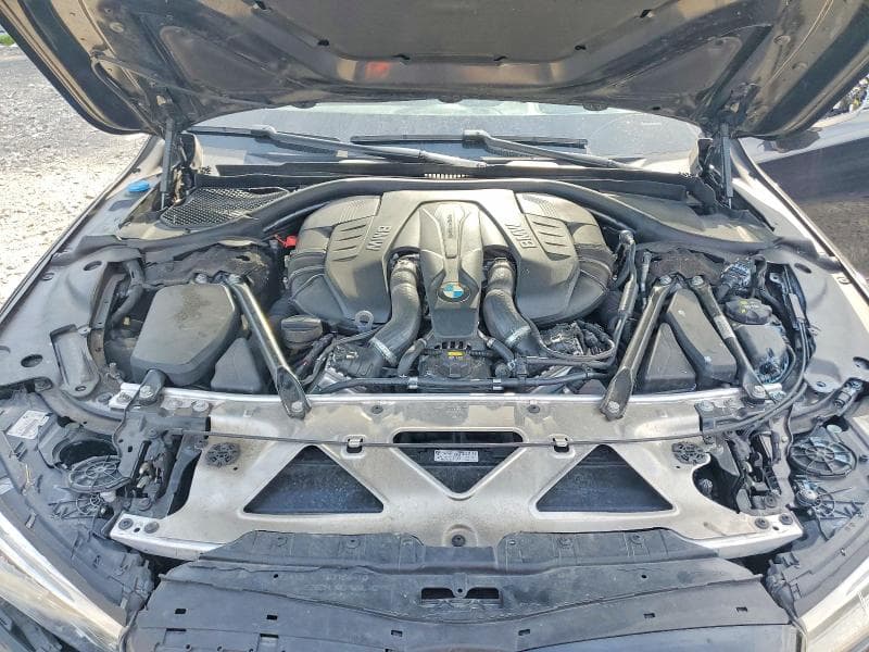 2016 BMW 750 XI 11