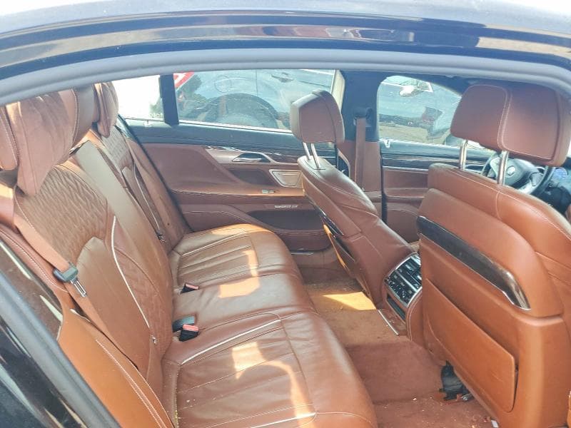 2016 BMW 750 XI 10