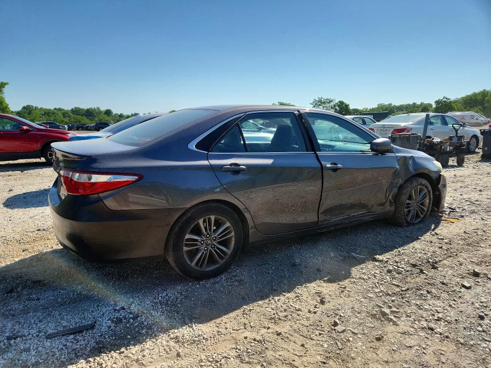 2016 TOYOTA CAMRY SE SE 3