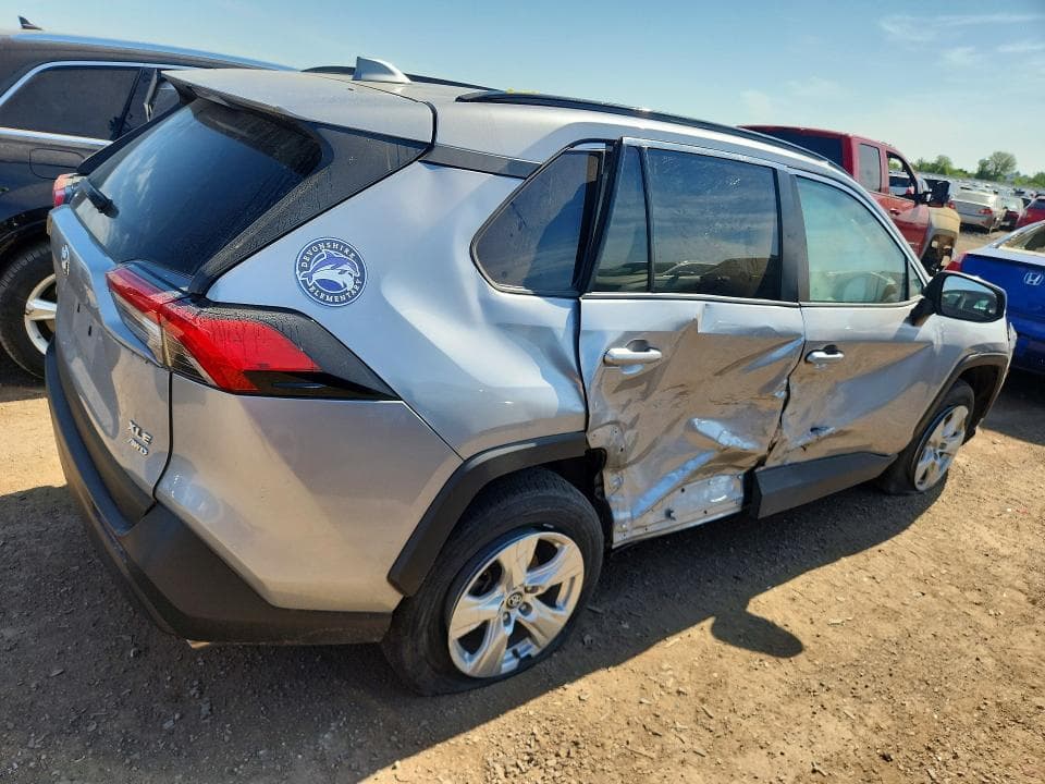 2020 TOYOTA RAV4 XLE XLE 3