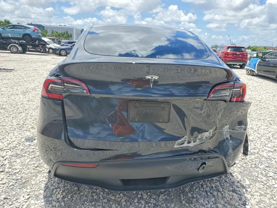 2024 TESLA MODEL Y 6
