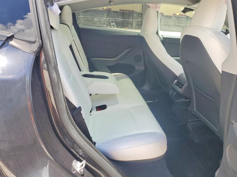 2024 TESLA MODEL Y 10