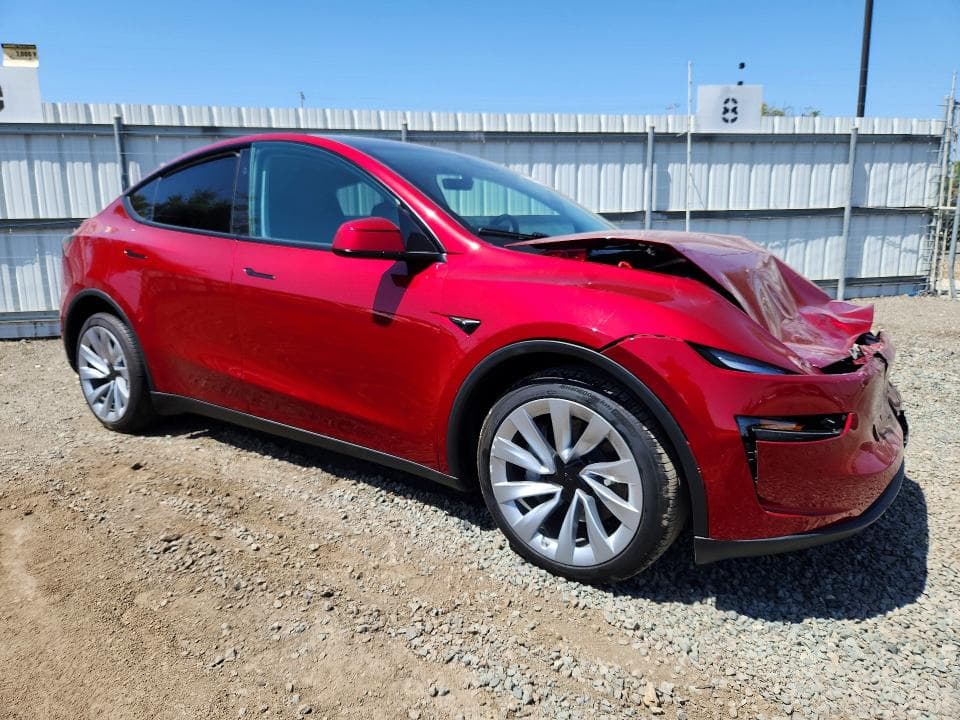 2026 TESLA MODEL Y 4