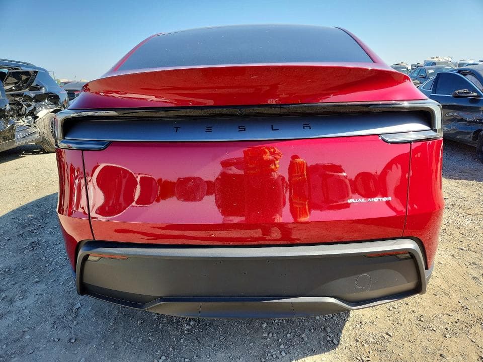 2026 TESLA MODEL Y 6