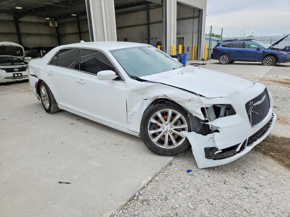 2017 CHRYSLER 300 LIMITED 4