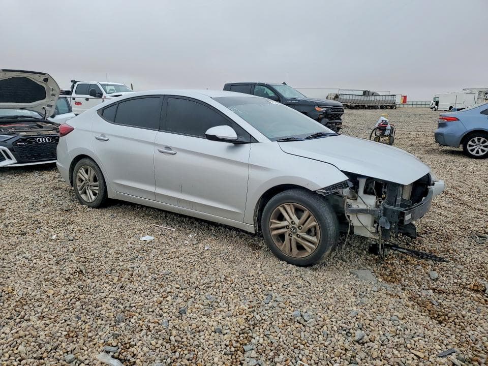 2019 HYUNDAI ELANTRA SEL 4