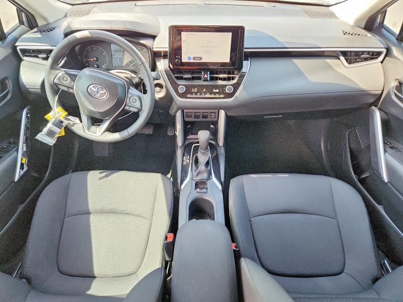 2024 TOYOTA COROLLA CROSS LE LE 8