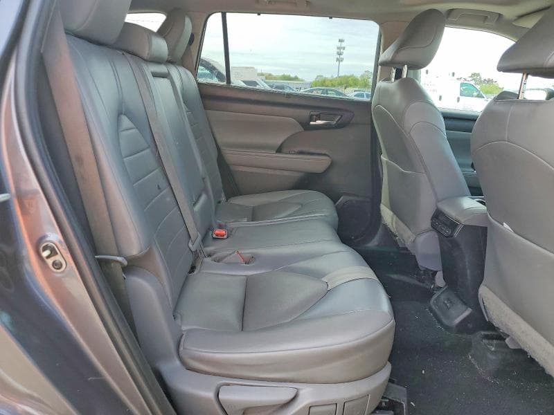 2022 TOYOTA HIGHLANDER XLE XLE 11