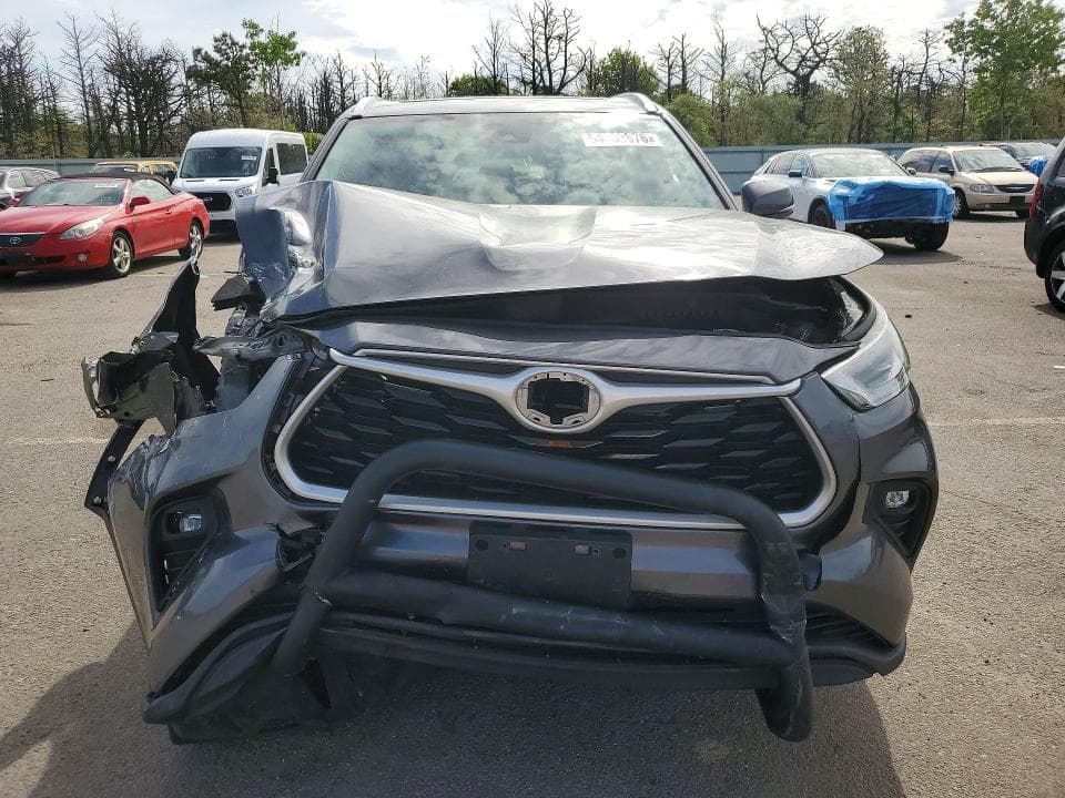 2022 TOYOTA HIGHLANDER XLE XLE 5