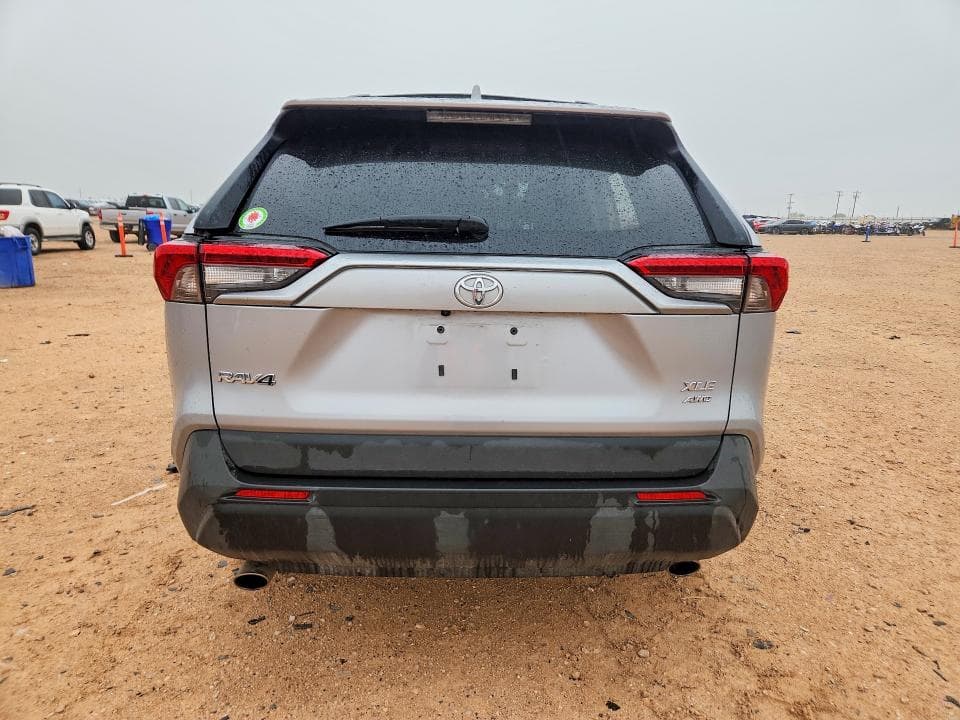 2024 TOYOTA RAV4 XLE 6
