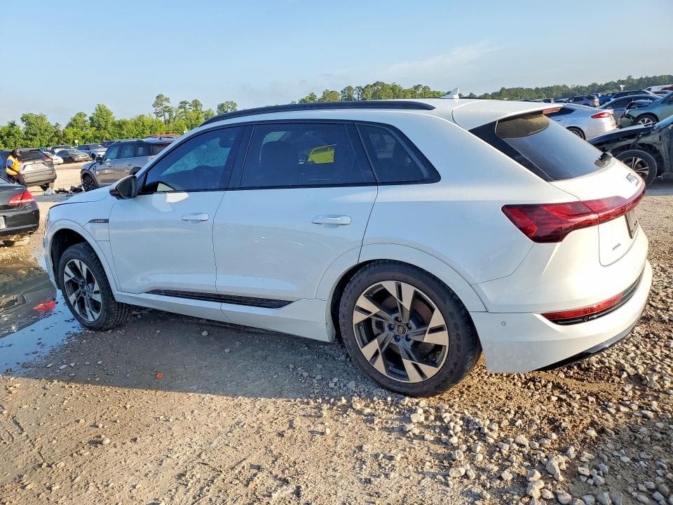 2022 AUDI E-TRON PREMIUM 2
