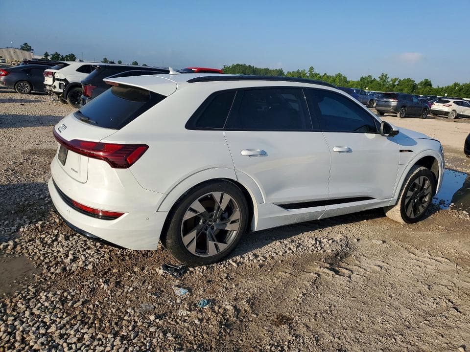 2022 AUDI E-TRON PREMIUM 3