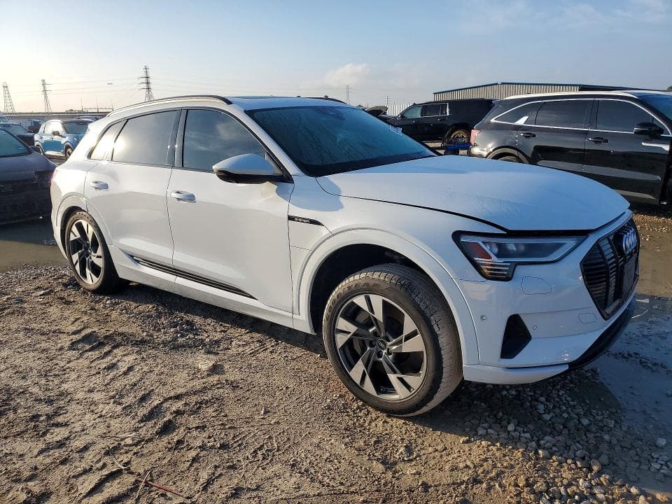 2022 AUDI E-TRON PREMIUM 4