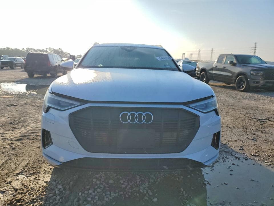 2022 AUDI E-TRON PREMIUM 5