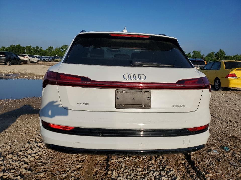 2022 AUDI E-TRON PREMIUM 6
