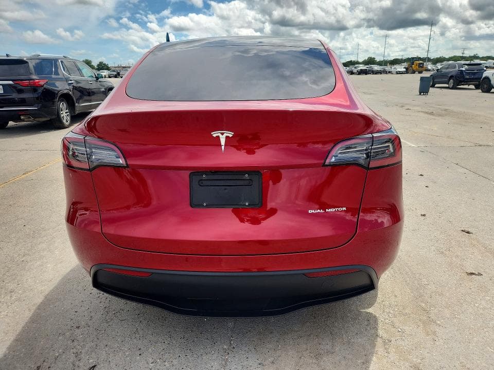 2024 TESLA MODEL Y 6