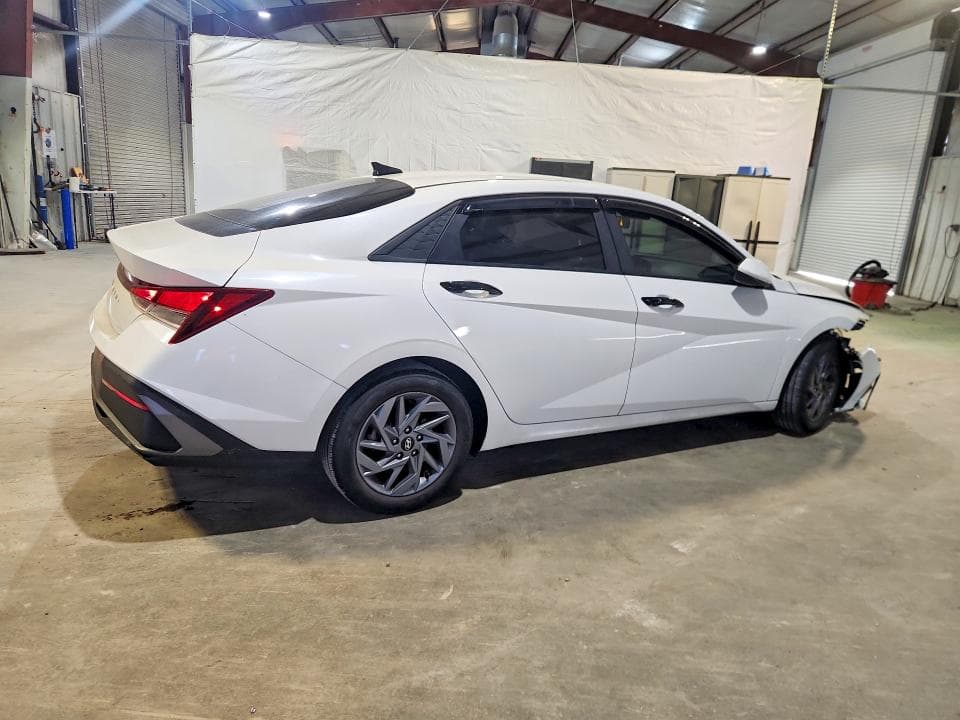 2024 HYUNDAI ELANTRA SEL 3