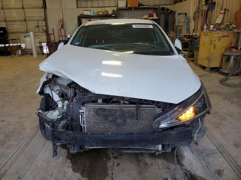 2019 HYUNDAI ELANTRA SE SE 5
