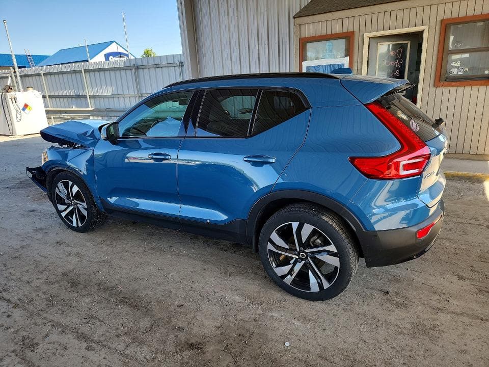 2023 VOLVO XC40 PLUS PLUS 2