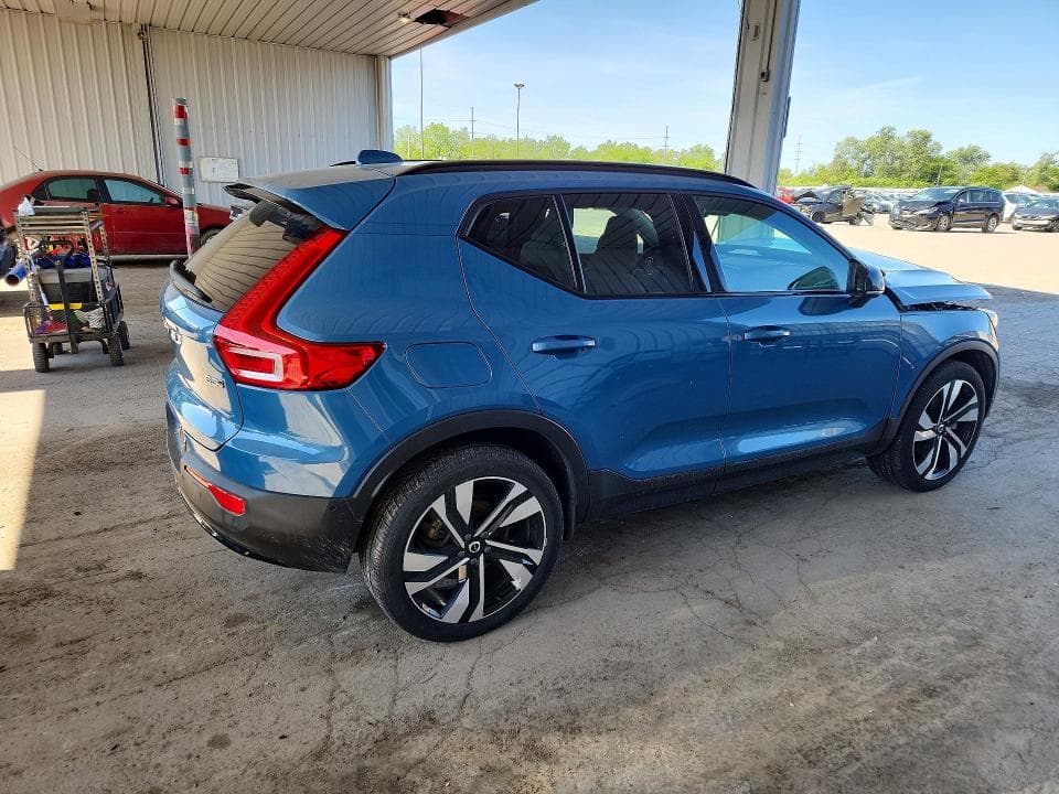 2023 VOLVO XC40 PLUS PLUS 3