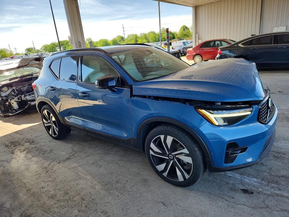 2023 VOLVO XC40 PLUS PLUS 4
