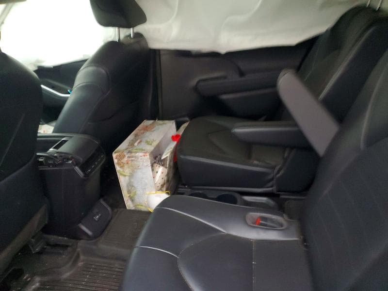 2023 TOYOTA HIGHLANDER XLE 11